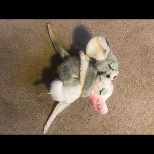 Vintage DaeKor Hudson Bay Kissing Hugging nice plush Gray White.